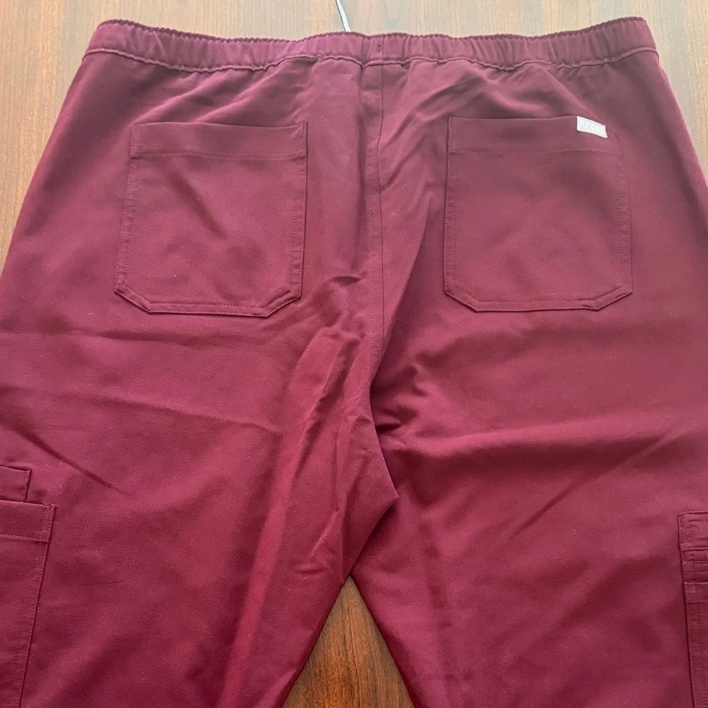 Figs NWT Men’s Cairo Cargo Workwear Maroon Scrub Pants
